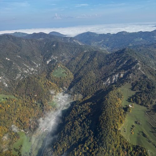 Let na letiště Lesce-Bled - Ljubljana byla v mlze.jpg